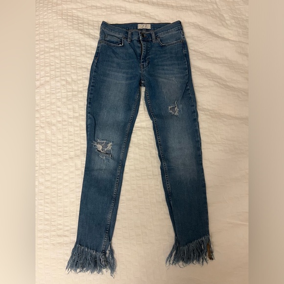 We the Free Fringe Jeans - size 27 - Picture 2 of 8